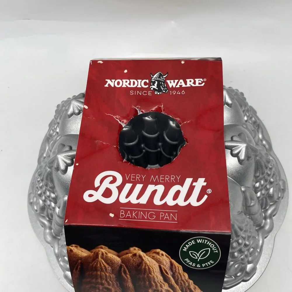 Nordic Ware Very Merry Bundt Pan, Gold, Cast Aluminum, 10Cups/2.4Liters, USA